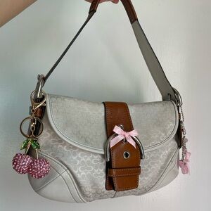 Vintage Authentic Coach White Signature Soho Shoulder Bag
